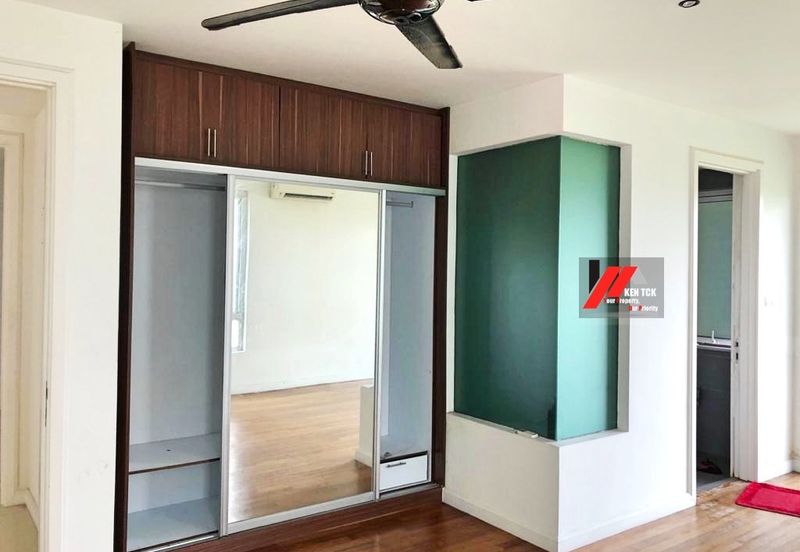 Rafflesia @ The Hill