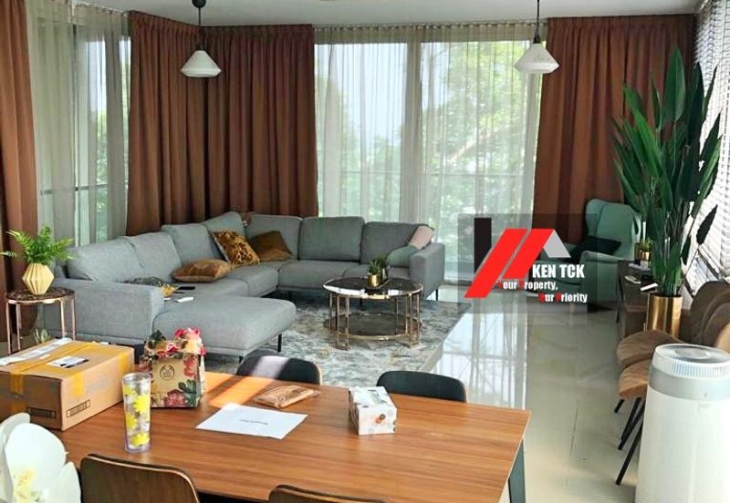 Rafflesia @ The Hill