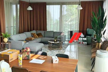 Rafflesia @ The Hill