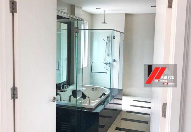 Rafflesia @ The Hill