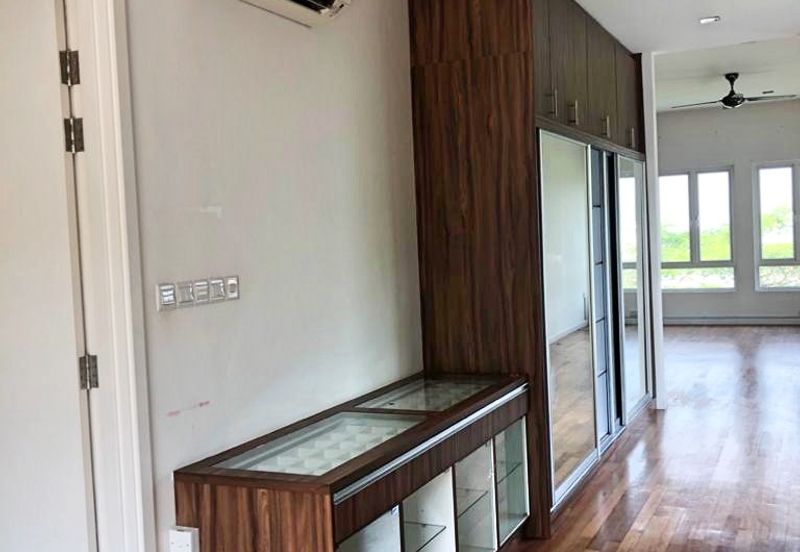 Rafflesia @ The Hill