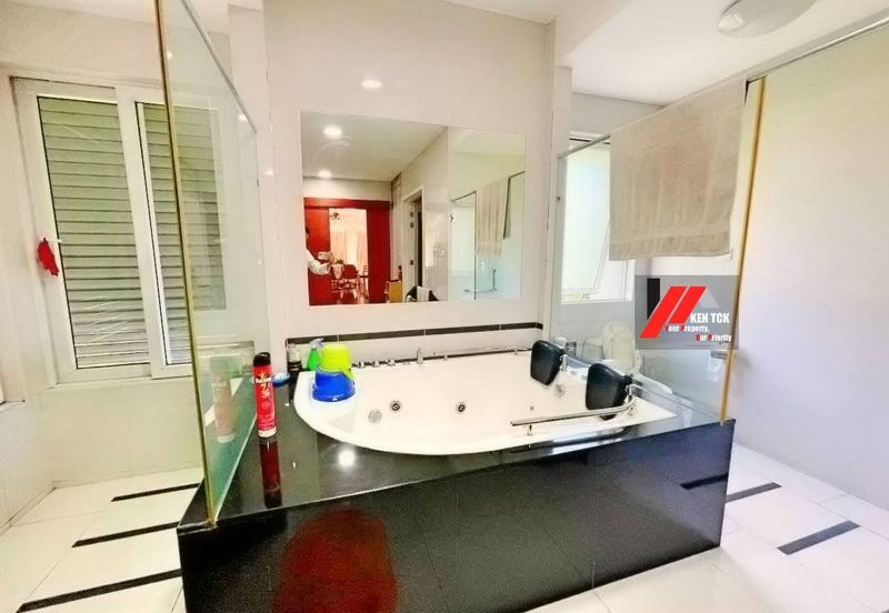 Rafflesia @ The Hill