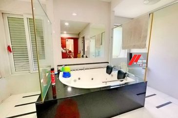 Rafflesia @ The Hill