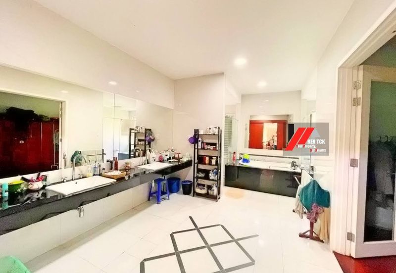 Rafflesia @ The Hill