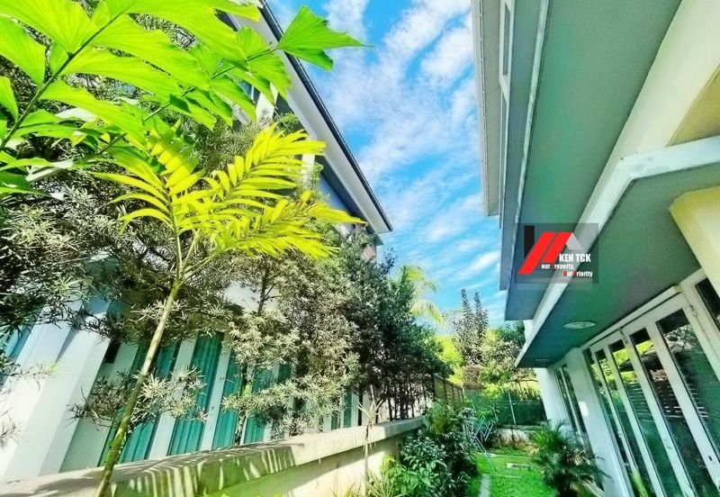 Rafflesia @ The Hill