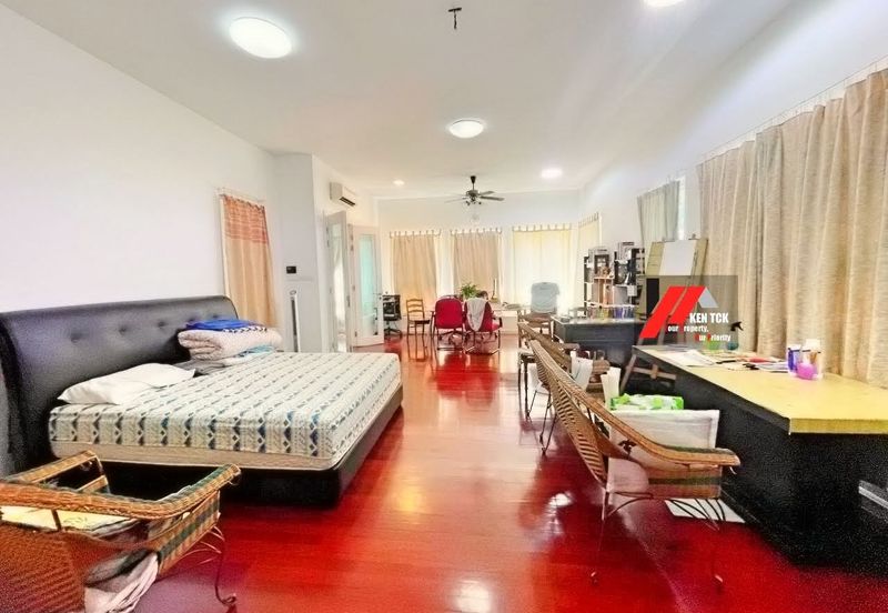 Rafflesia @ The Hill