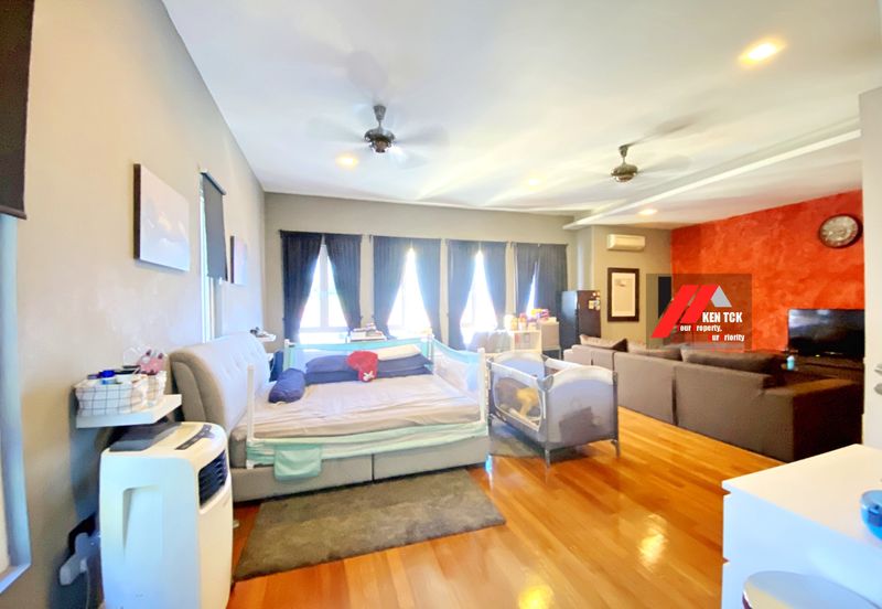 Rafflesia @ The Hill