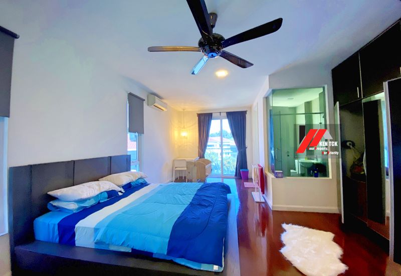 Rafflesia @ The Hill