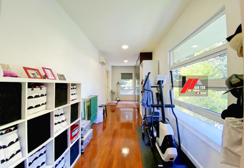 Rafflesia @ The Hill