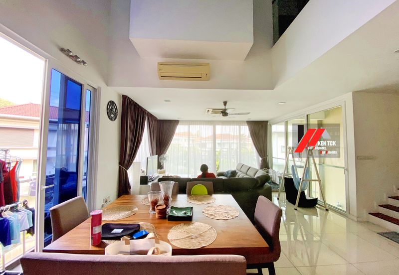 Rafflesia @ The Hill