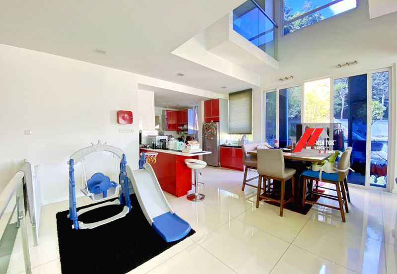 Rafflesia @ The Hill