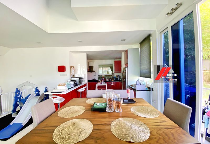 Rafflesia @ The Hill