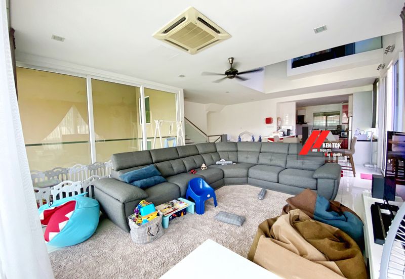 Rafflesia @ The Hill