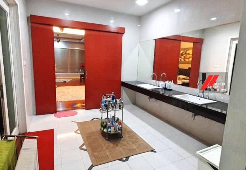 Rafflesia @ The Hill