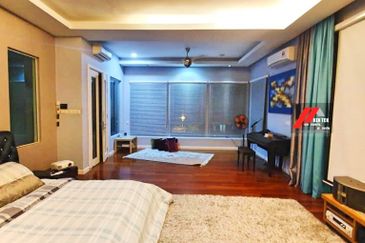 Rafflesia @ The Hill