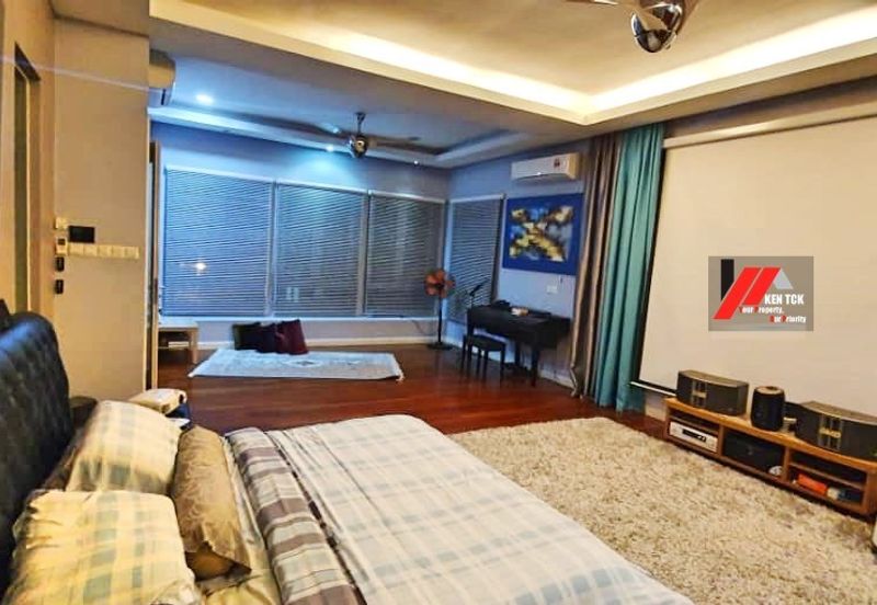 Rafflesia @ The Hill