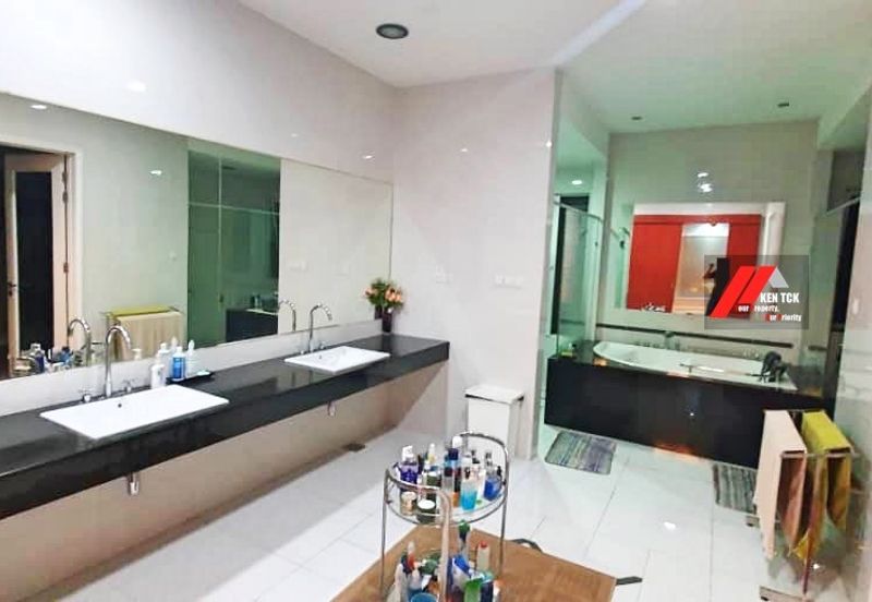 Rafflesia @ The Hill