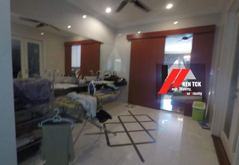 Rafflesia @ The Hill