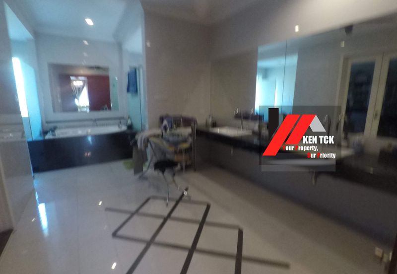 Rafflesia @ The Hill