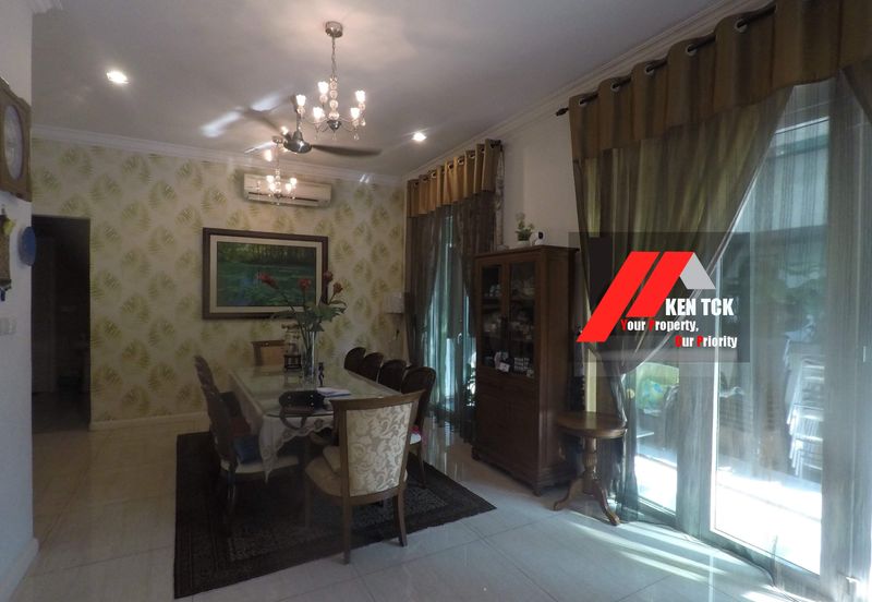 Rafflesia @ The Hill