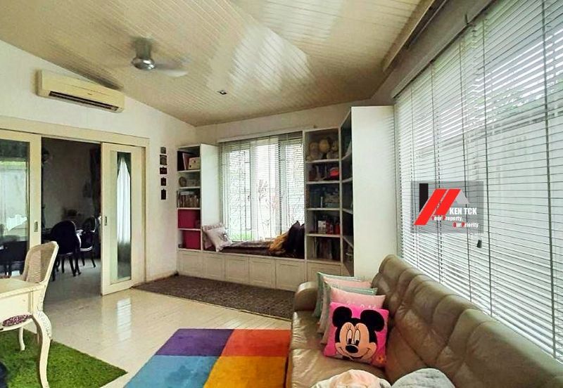 Rafflesia @ The Hill