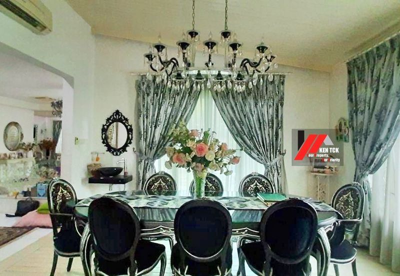 Rafflesia @ The Hill