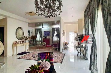 Rafflesia @ The Hill