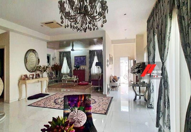 Rafflesia @ The Hill