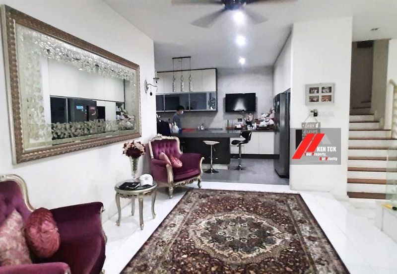 Rafflesia @ The Hill