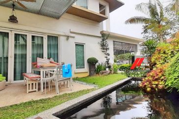 Rafflesia @ The Hill