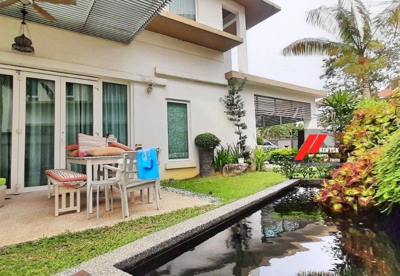 Rafflesia @ The Hill