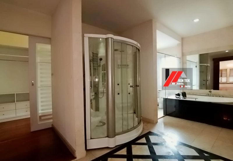 Rafflesia @ The Hill