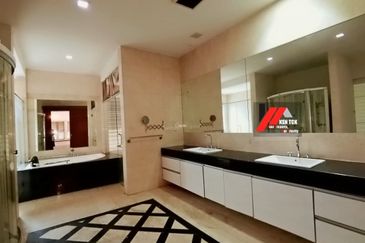 Rafflesia @ The Hill