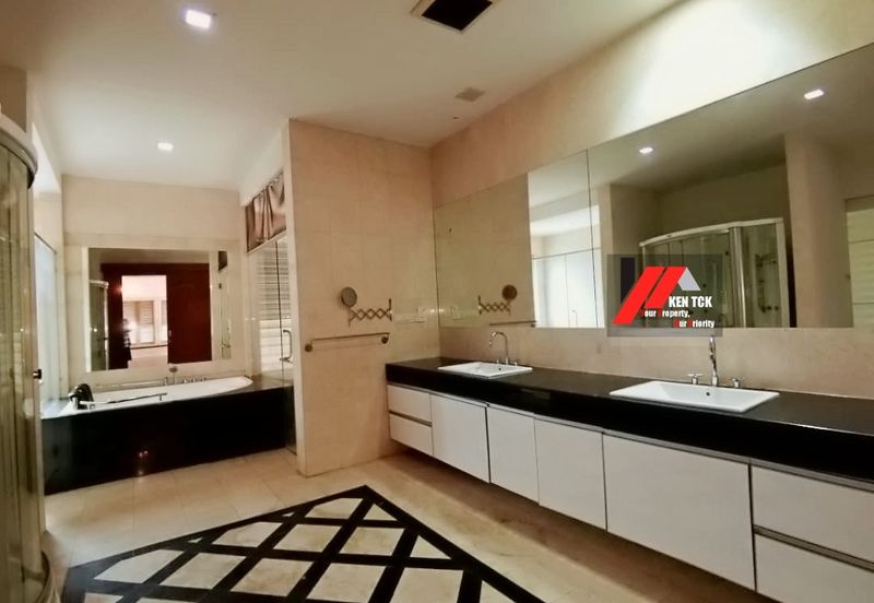 Rafflesia @ The Hill