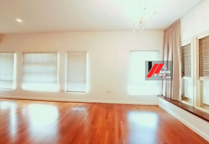 Rafflesia @ The Hill