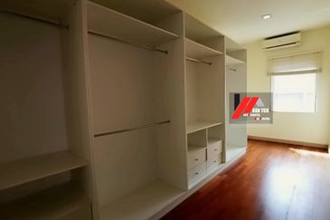 Rafflesia @ The Hill