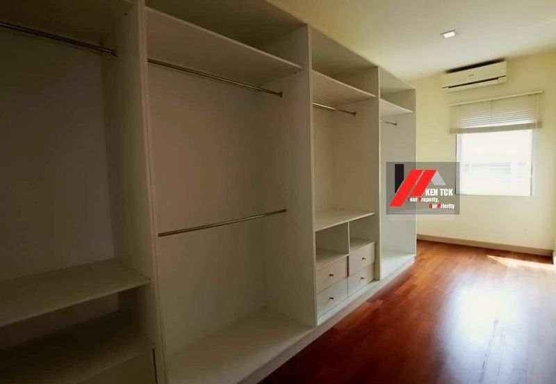 Rafflesia @ The Hill