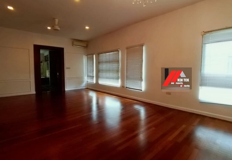 Rafflesia @ The Hill