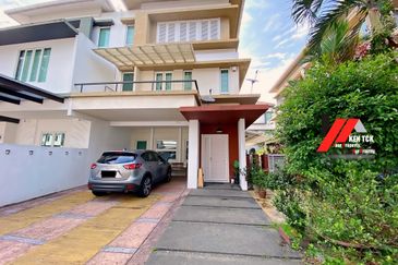 Rafflesia @ The Hill