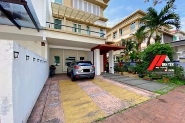 Rafflesia @ The Hill