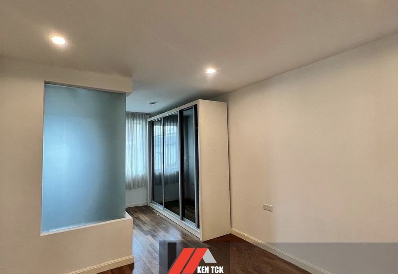 Rafflesia @ The Hill