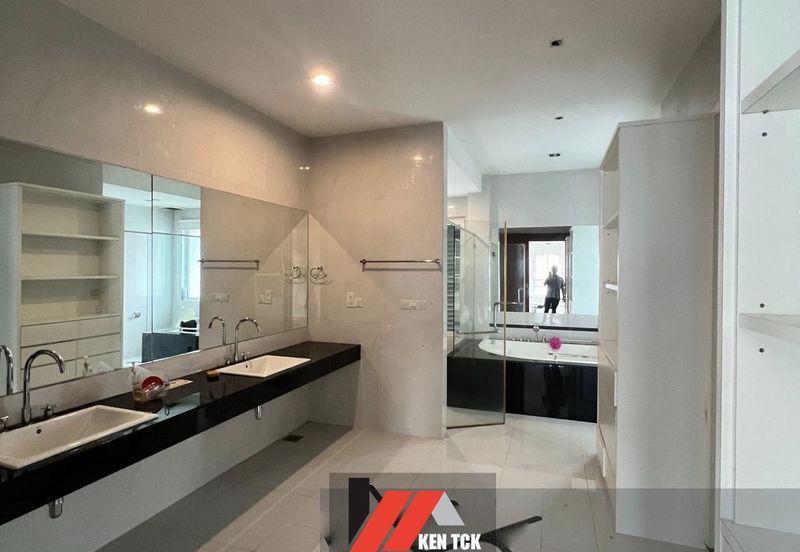 Rafflesia @ The Hill