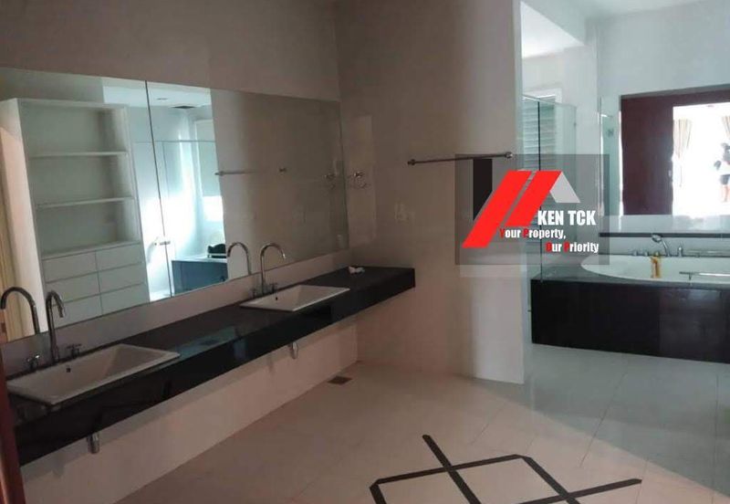 Rafflesia @ The Hill