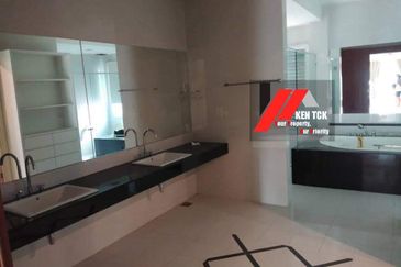 Rafflesia @ The Hill