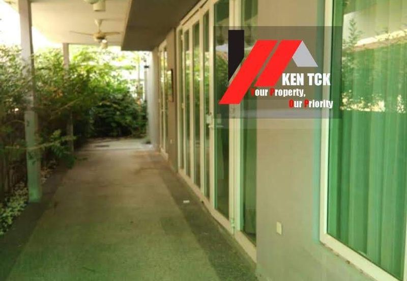 Rafflesia @ The Hill