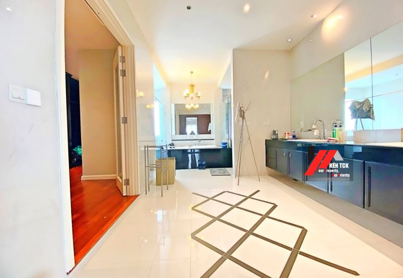 Rafflesia @ The Hill