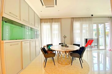 Rafflesia @ The Hill