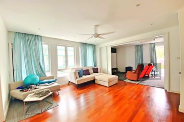 Rafflesia @ The Hill