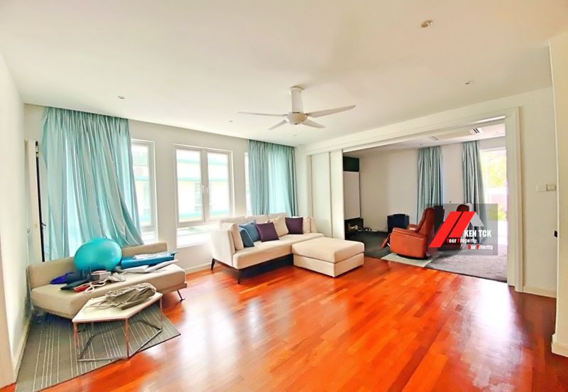 Rafflesia @ The Hill