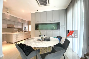 Rafflesia @ The Hill